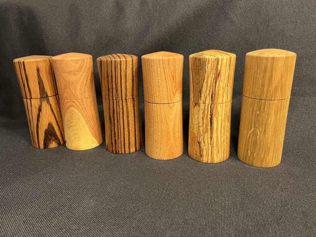 Flaschenöffner aus einer M20 Edelstahl Mutter Griff aus Pflaumenholz